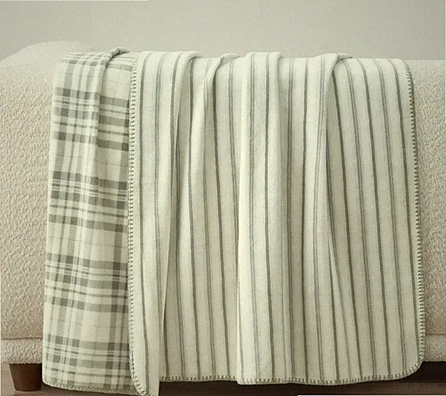 Casual Living Reversible Luxe Plush Throw Blanket, Soft, 50" x 70" - Green - New